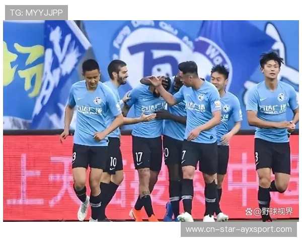 斯坦丘亮相大连英博，领衔中场参与全队技战术演练